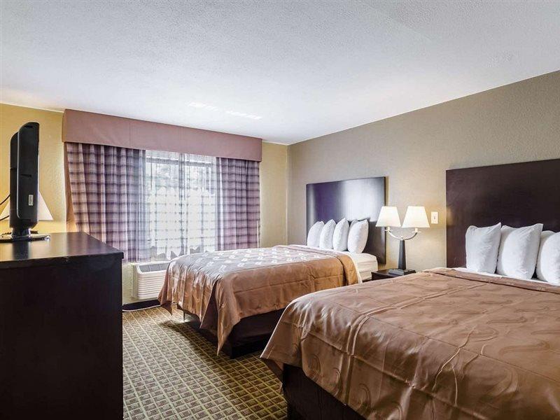 Rodeway Inn Brockton Exteriér fotografie