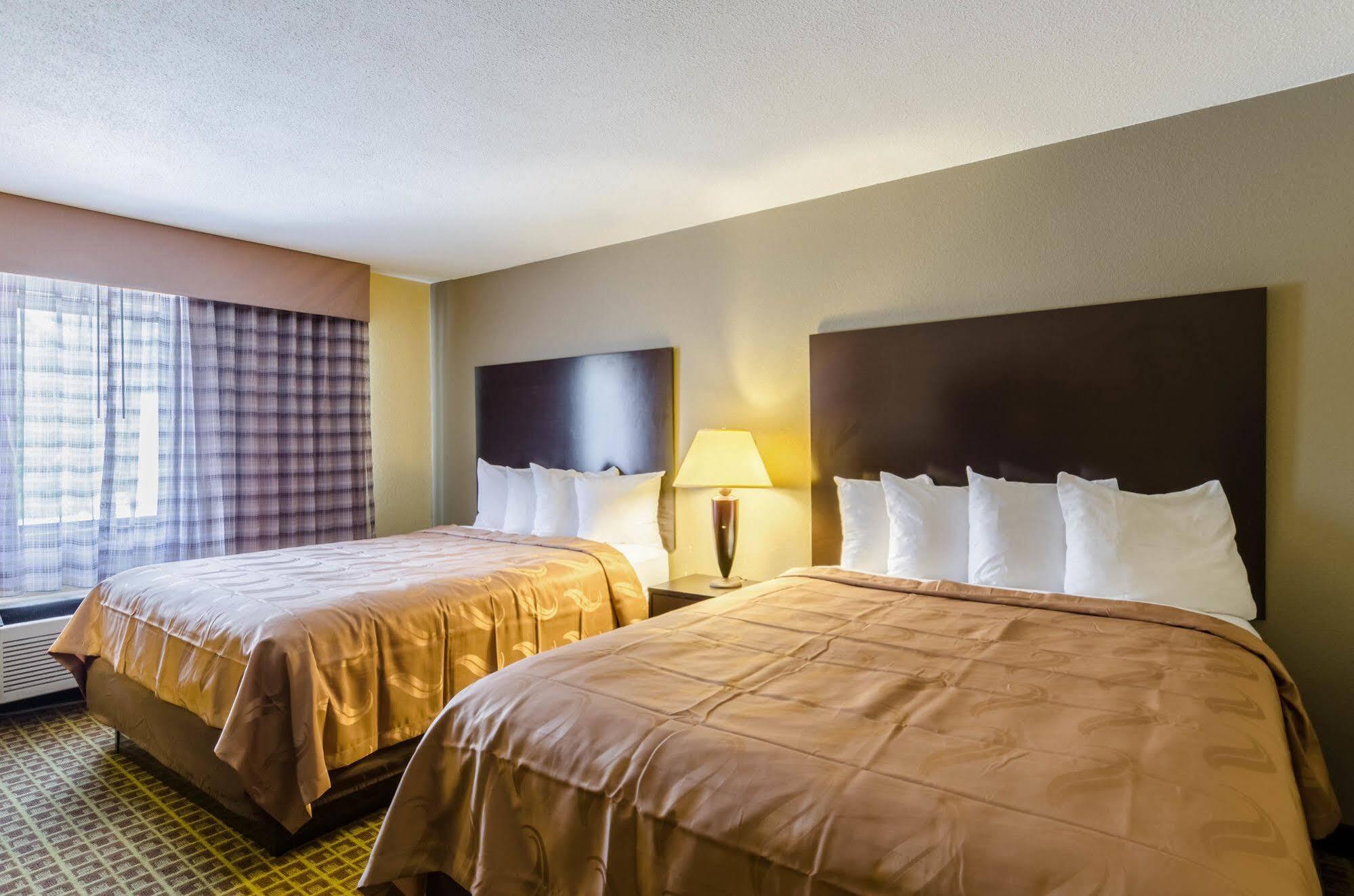 Rodeway Inn Brockton Exteriér fotografie