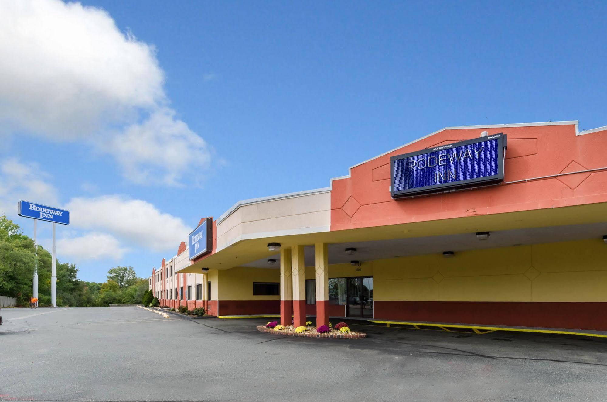 Rodeway Inn Brockton Exteriér fotografie