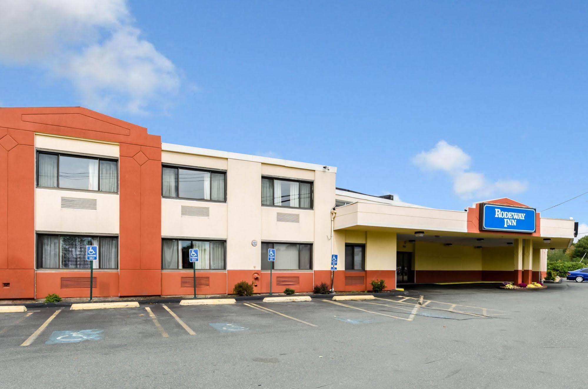 Rodeway Inn Brockton Exteriér fotografie